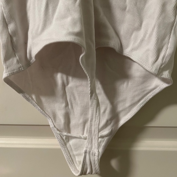 Aritzia White Ribbed Bodysuit (size M) - Picture 4 of 4
